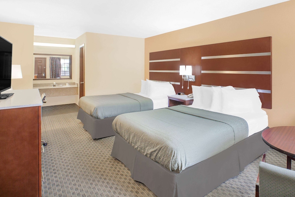 Days Inn by Wyndham Fayetteville - photo 10