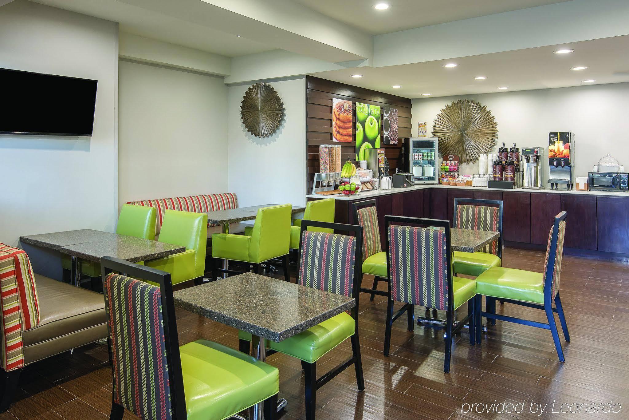 La Quinta Inn & Suites by Wyndham Brooklyn East - photo 4