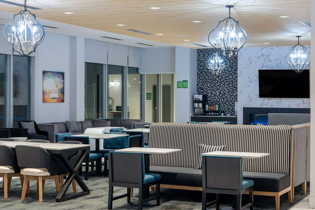 La Quinta Inn & Suites by Wyndham Maricopa Copper Sky - photo 9