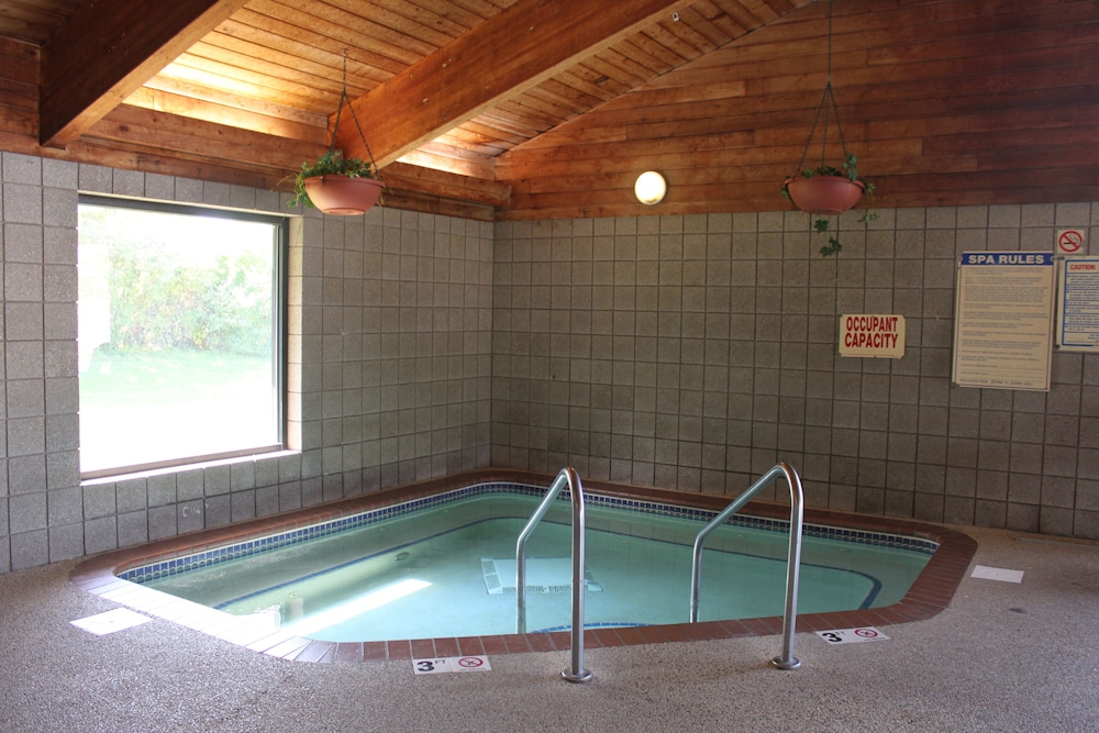 AmericInn by Wyndham West Burlington - photo 46