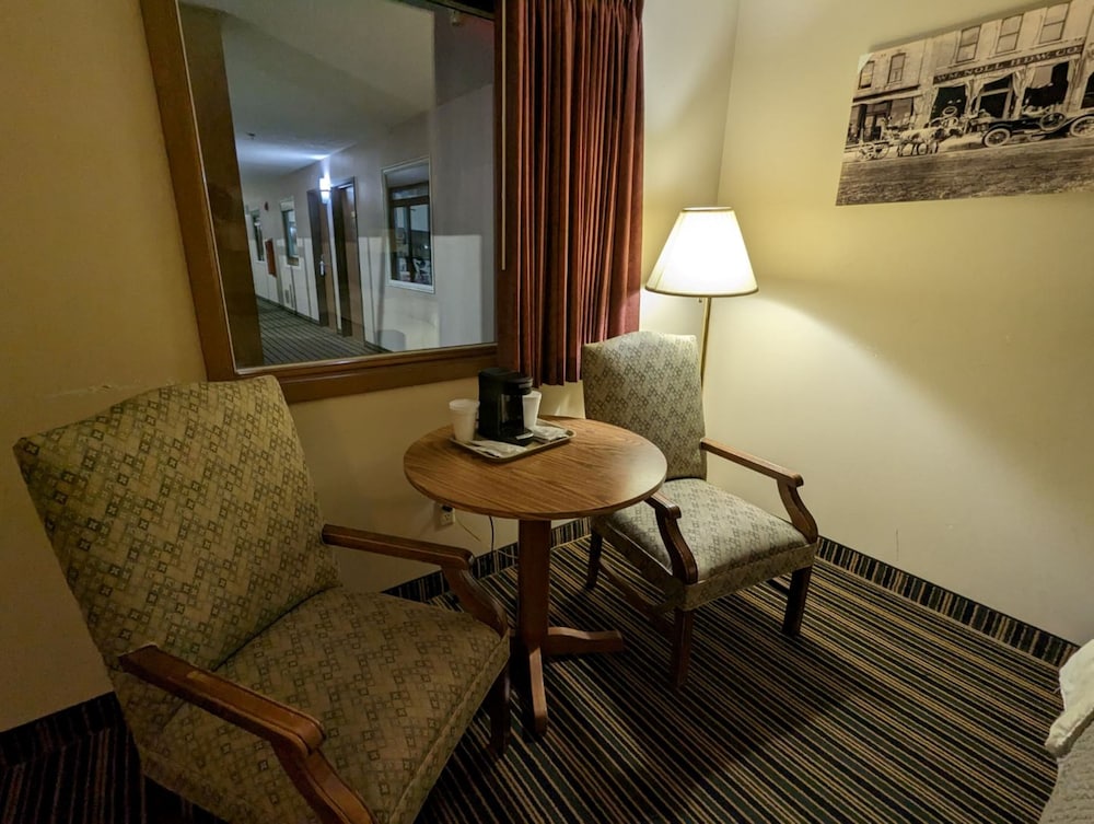 Woodfield Inn and Suites - photo 13