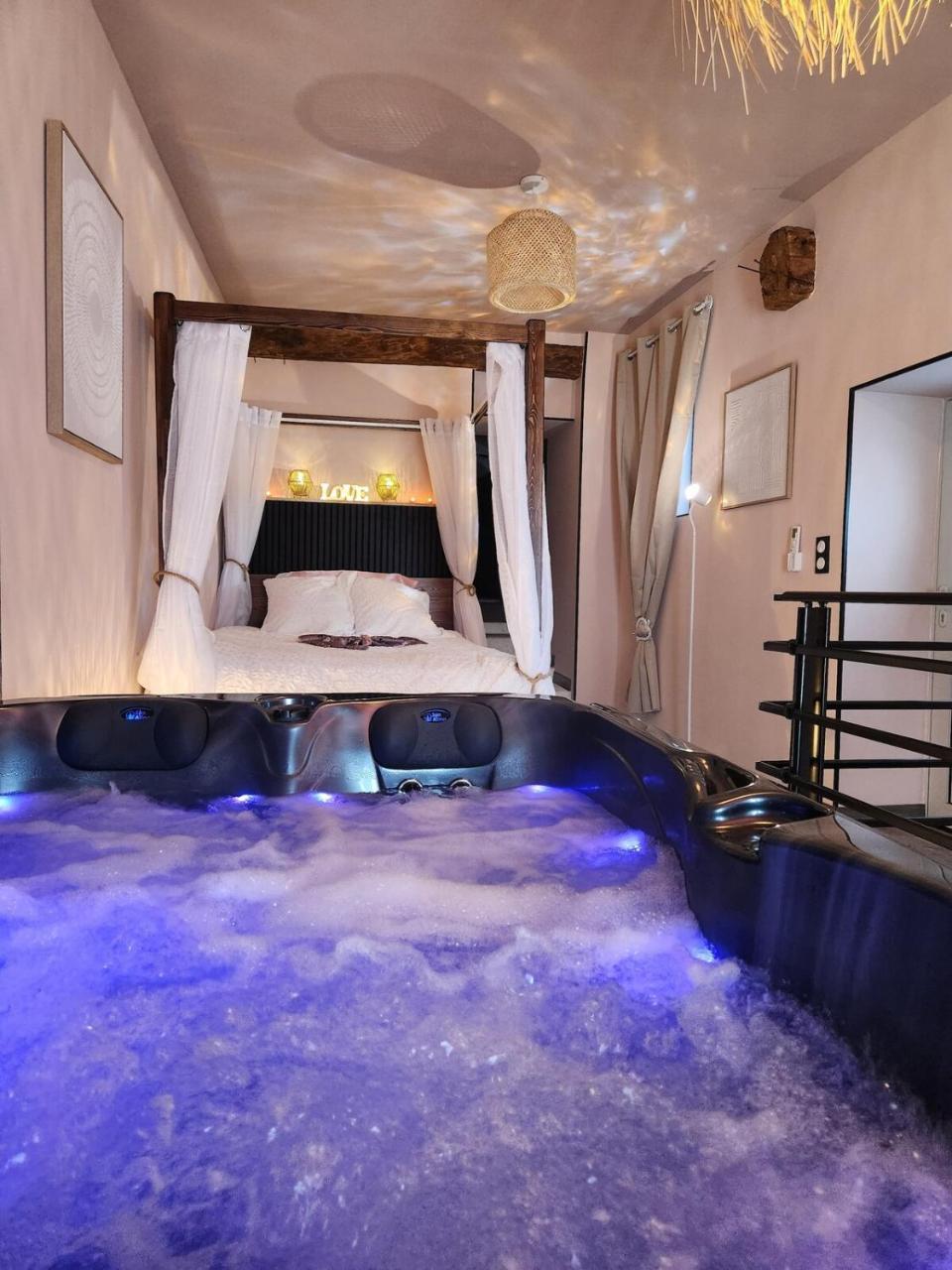 Loveroom Romantique la Mure — La Mure — photo 2