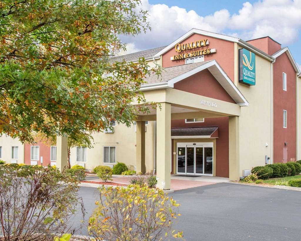 Quality Inn And Suites Meriden Ct — Meriden