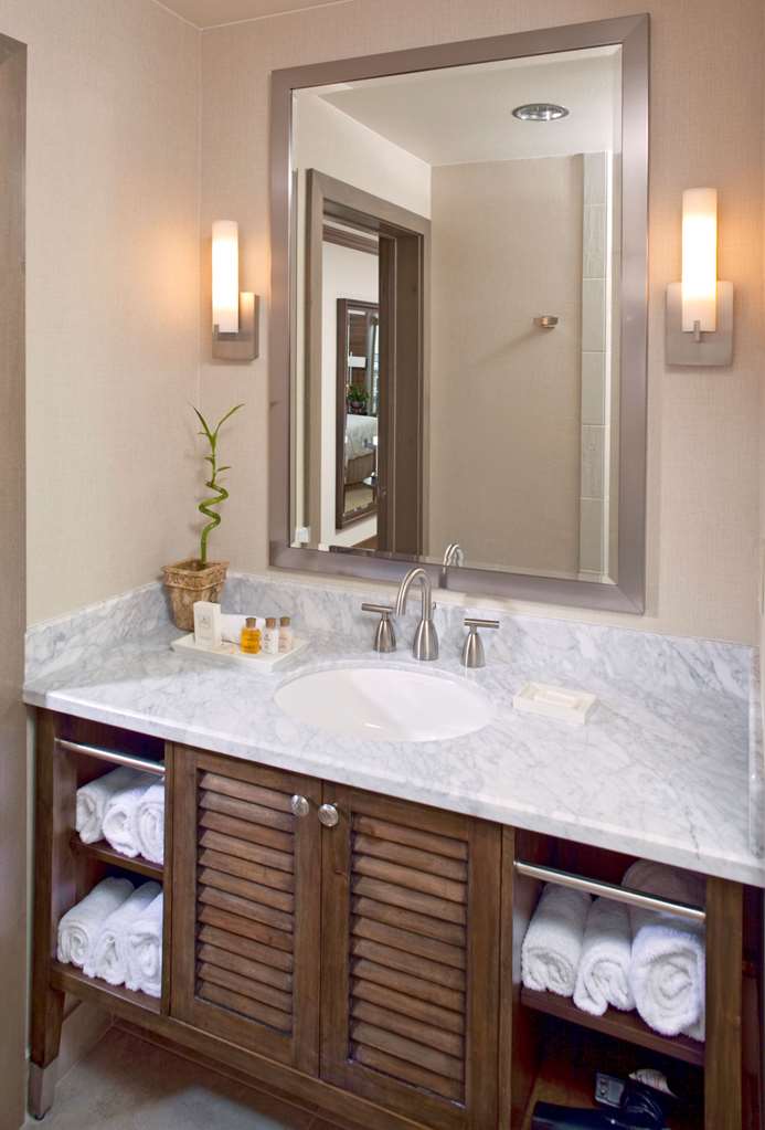 Best Western Plus Island Palms Hotel & Marina - photo 40