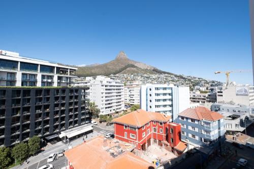 Flamingo 805 Top Floor Sea Point Studio Near Beach with Daily Housekeeping