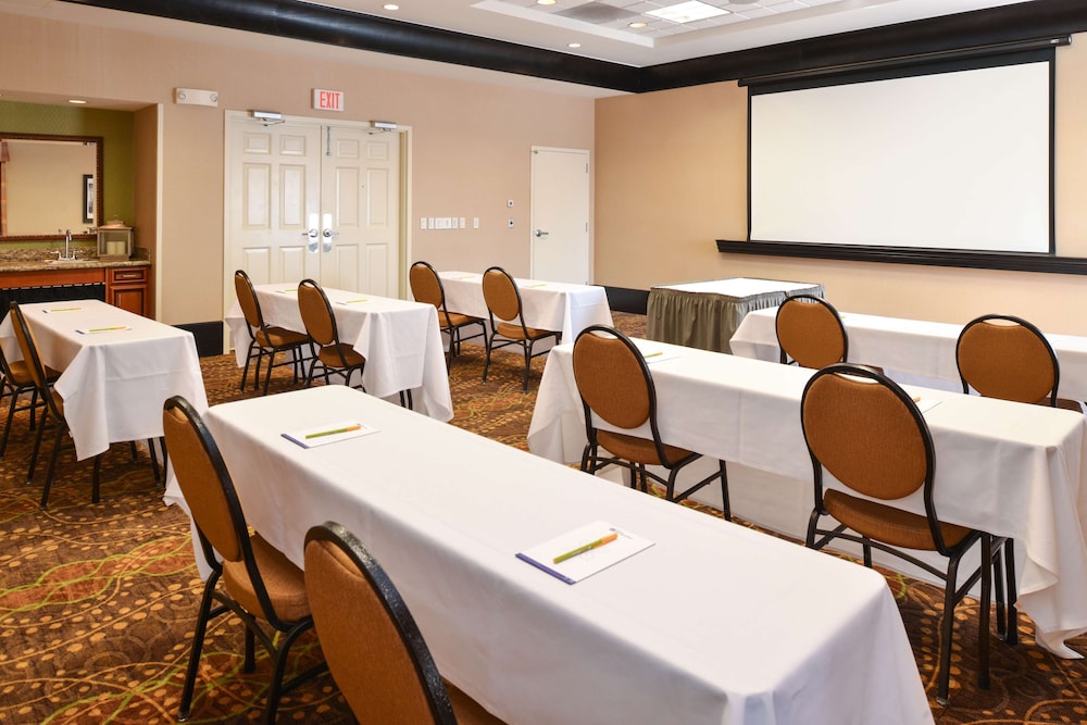 Hilton Garden Inn Terre Haute - photo 92