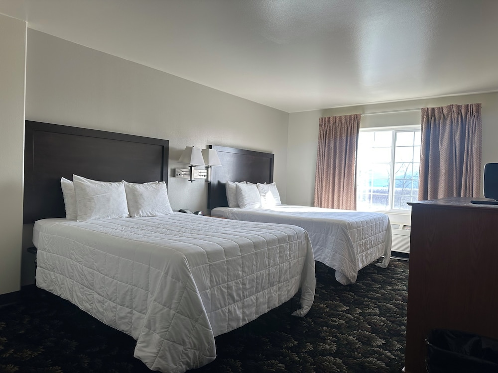 Grand View Inn & Suites - photo 13