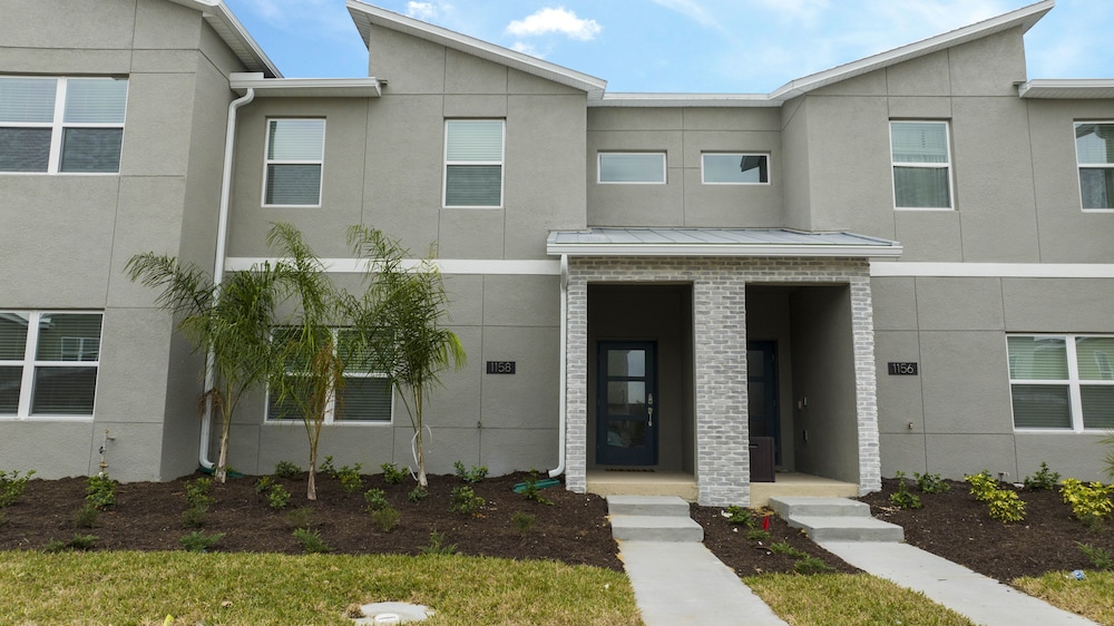 Stunning 4 Bd w Pool Close to Disney at Champions Gate 1158 — 5-Star Luxury Hotel in Davenport, United States