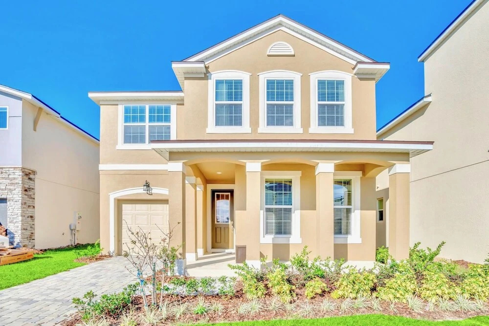 16 Guest Resort Home w HotTub Pool BBQ Arcade in Kissimmee, United States