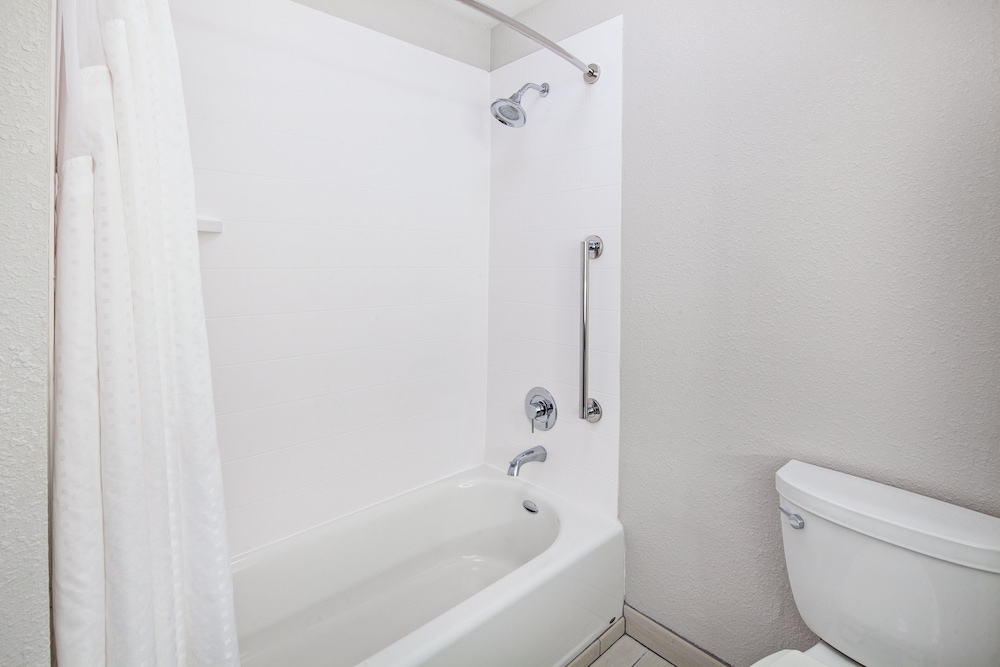 Holiday Inn Express & Suites Clovis Fresno Area by IHG - photo 12