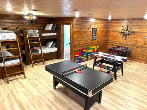 Lofted Pines Fun Family Friendly Cabin — 4-Star Luxury Hotel in Broken Bow, United States