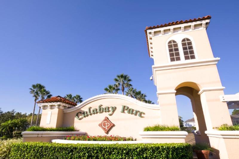 Calabay Parc Homes — 4-Star Luxury Hotel in Davenport, United States