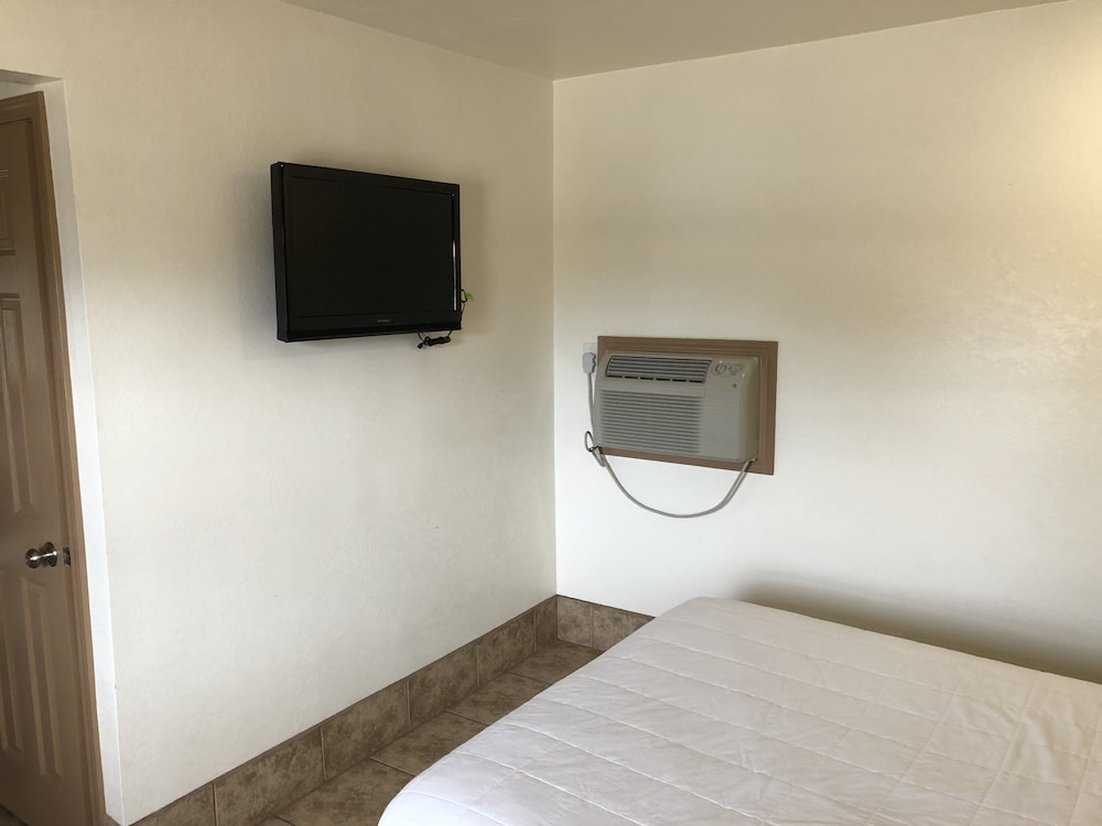 Topper Motel - photo 10