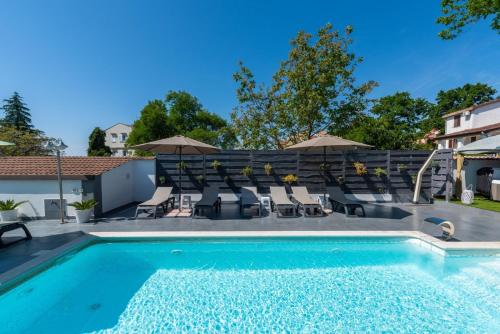 Apartment in Porec with terrace air conditioning WiFi washing machine — 4-Star Luxury Hotel in Porec, Croatia