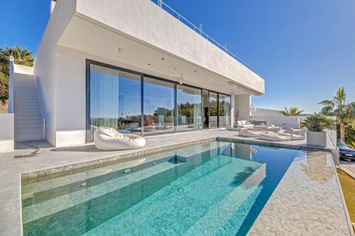 Casa Blanca En Bella Vista — 4-Star Luxury Hotel in Calvia, Spain