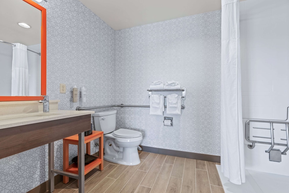 Hampton Inn & Suites Greeley - photo 35