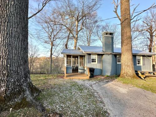 Cottage 6 Lees Ford Marina — 4-Star Luxury Hotel in Ridgetop, United States