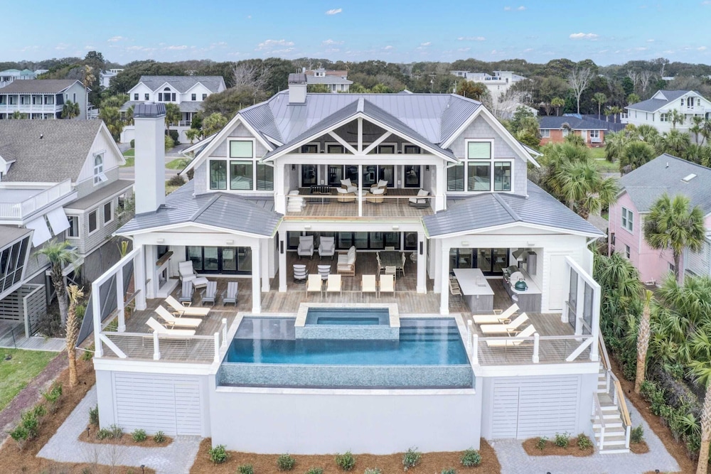 3108 Palm by AvantStay Oceanfront Private Pool Incredible Views in Isle Of Palms, United States