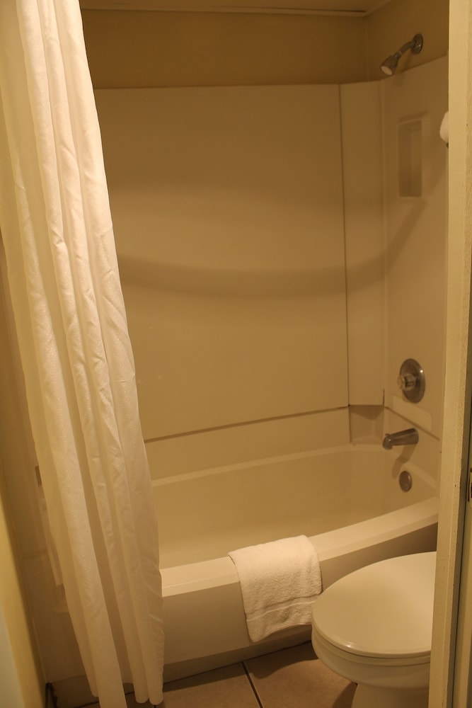 Wyatt Earp Hotel - photo 7