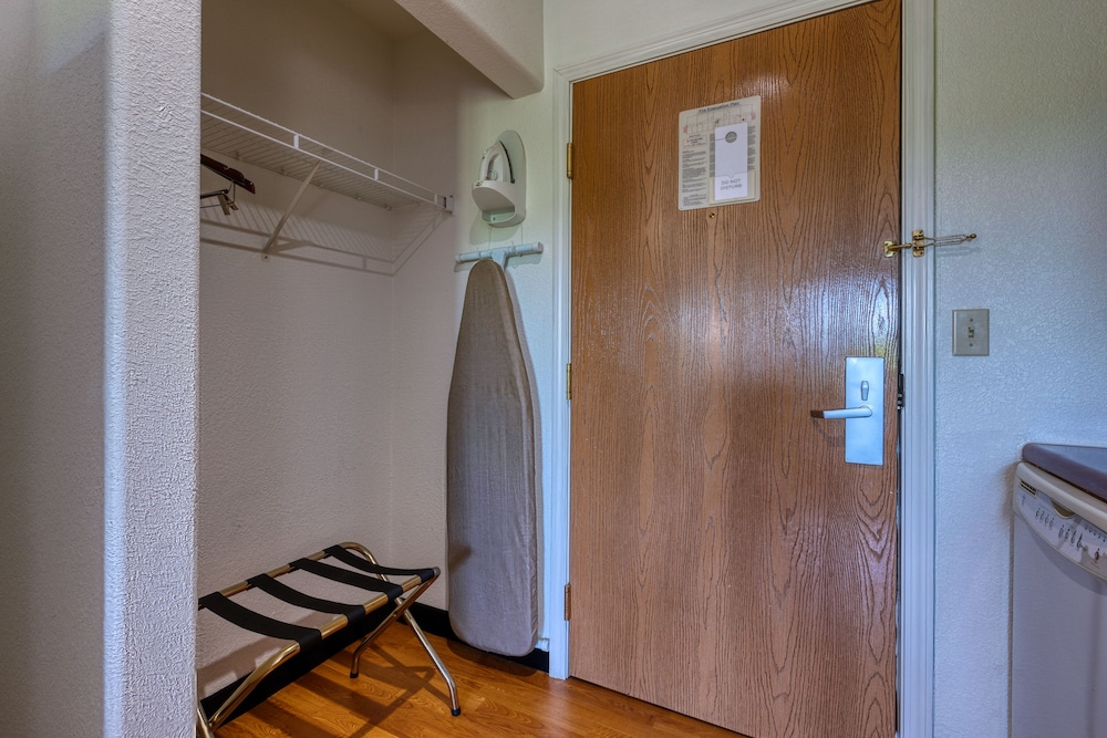 All Towne Suites - photo 28
