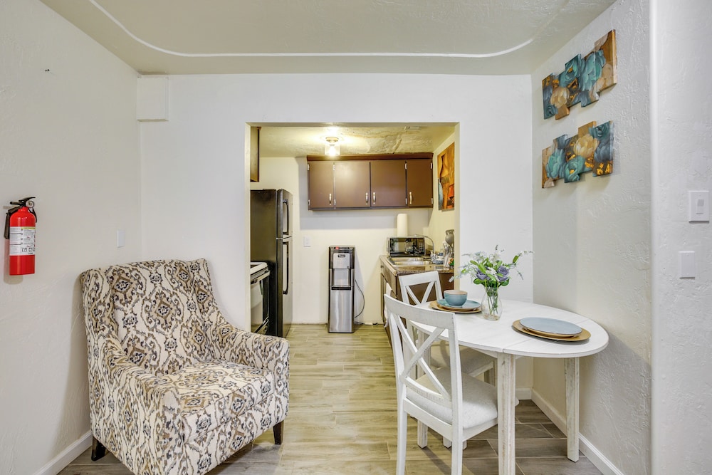 El Centro Retreat Near Local Parks Golf Courses — El Centro