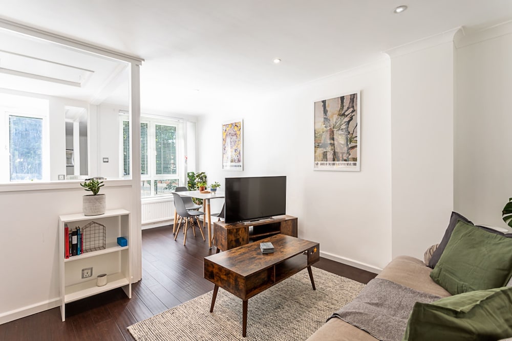 Bright & Cosy One bed Apartment — 4-Star Luxury Hotel in London, United Kingdom