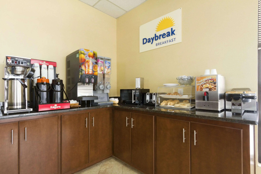 Days Inn by Wyndham White House - photo 13