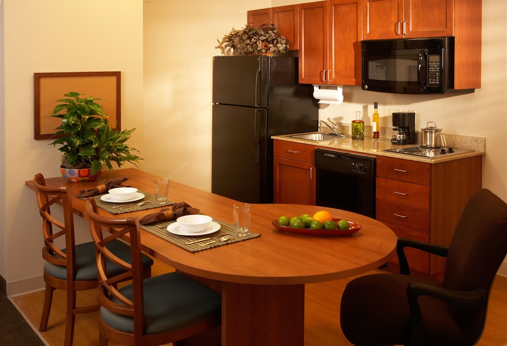 Candlewood Suites Perrysburg by IHG - photo 13