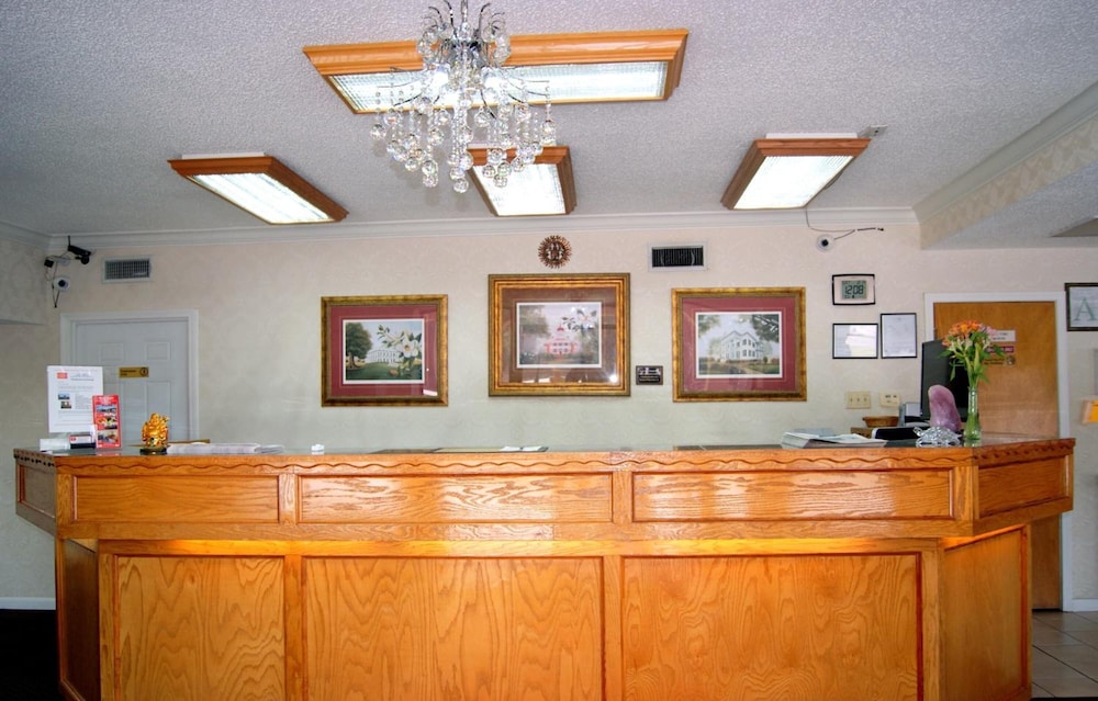 Red Carpet Inn - photo 5