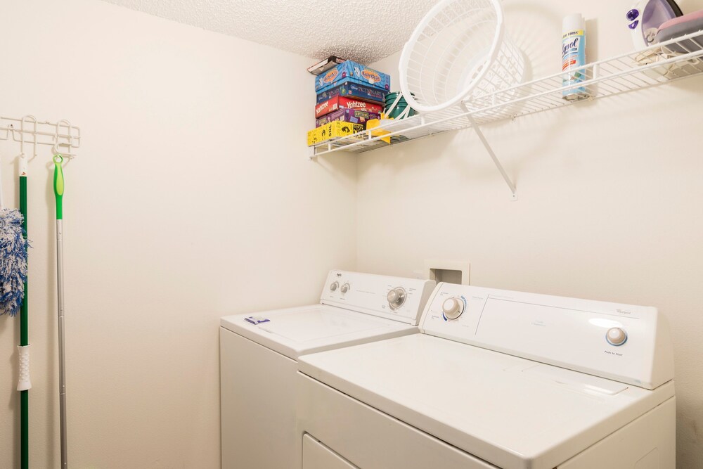 Family Getaway Townhome at Lake Berkley 15min to Disney - photo 9