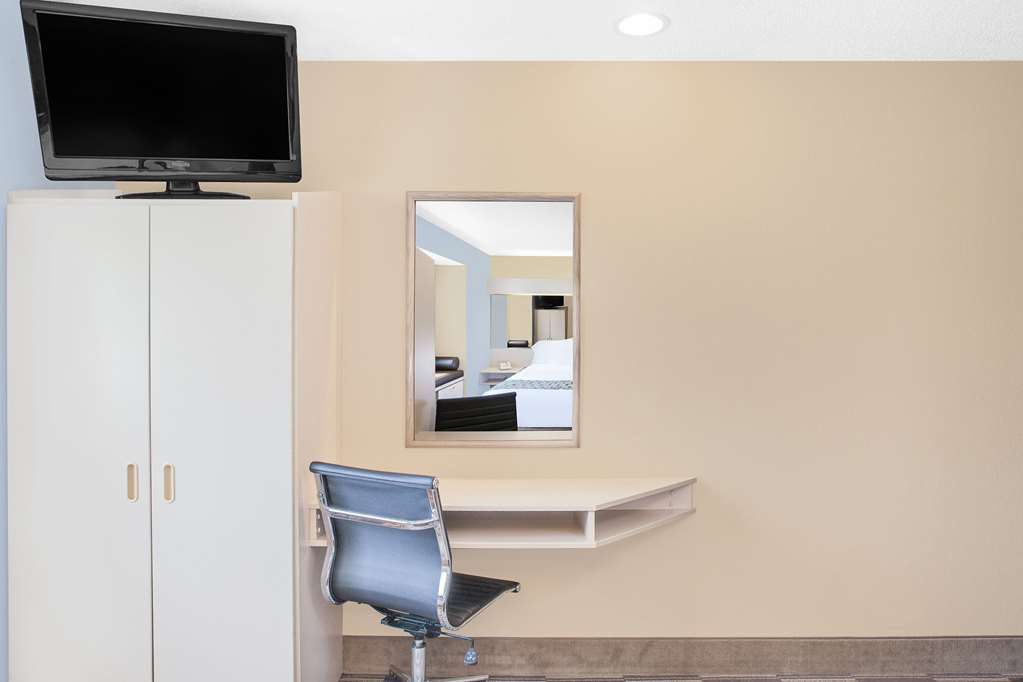 Microtel Inn & Suites By Wyndham Clear Lake - photo 12