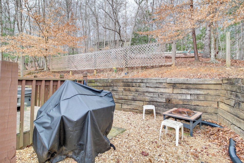 Ellijay Resort Cabin with Fire Pit Decks And Hot Tub - photo 20