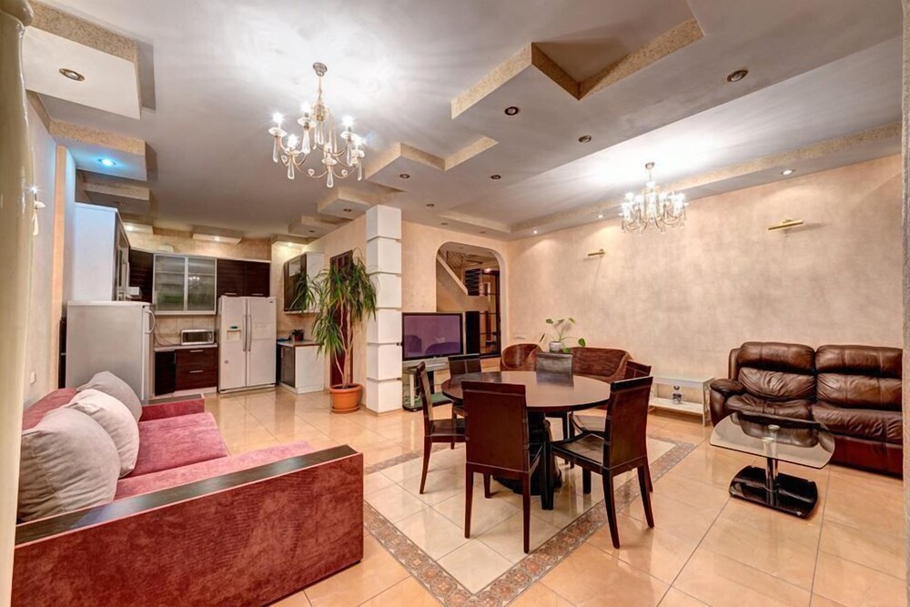 VIP apartment na ul. Pavlovskaya 17 — 4-Star Luxury Hotel in Kyiv, Ukraine