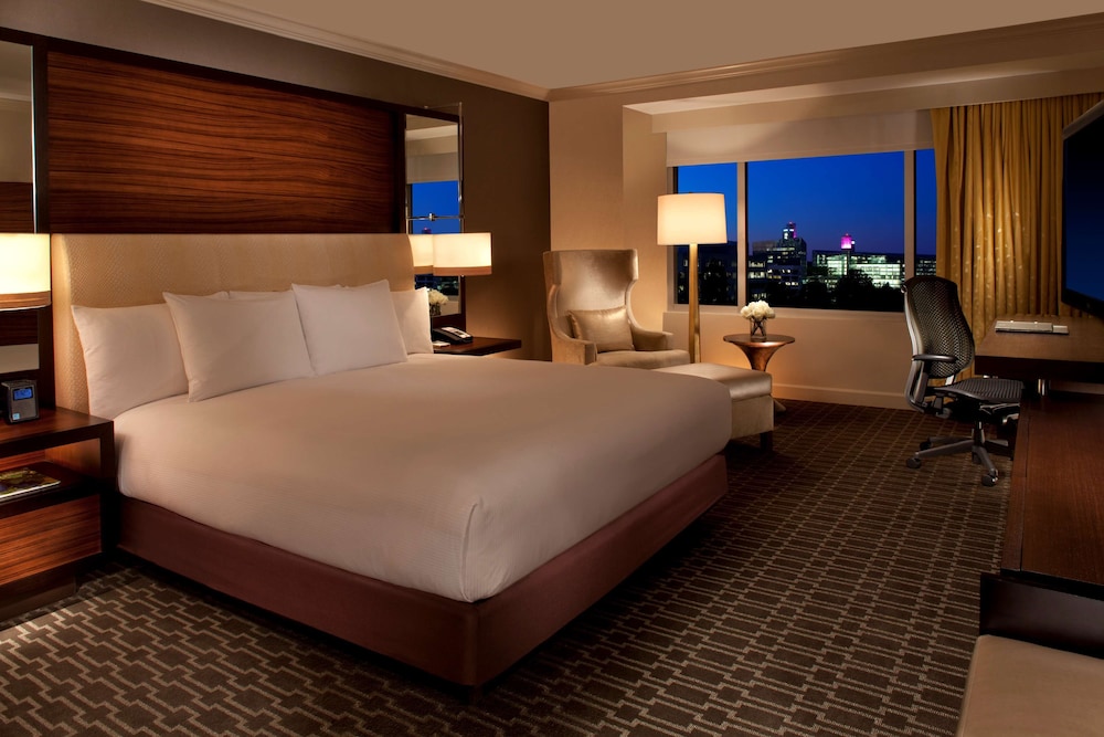 Hilton McLean Tysons Corner - photo 17