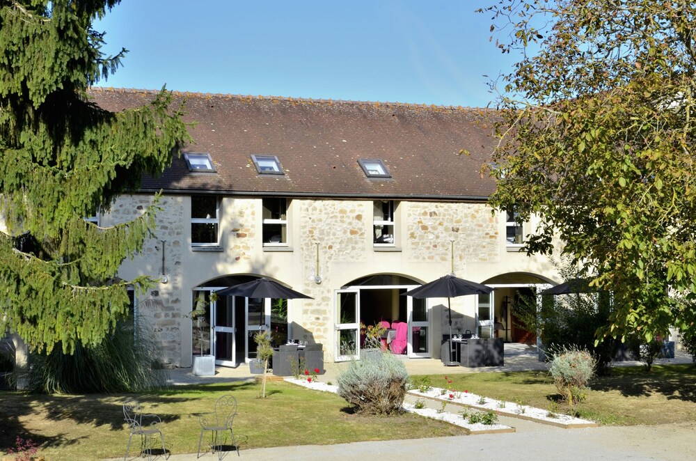 Hôtel Restaurant La Ferme Du Mée Sur Seine in Le Mee-Sur-Seine, France