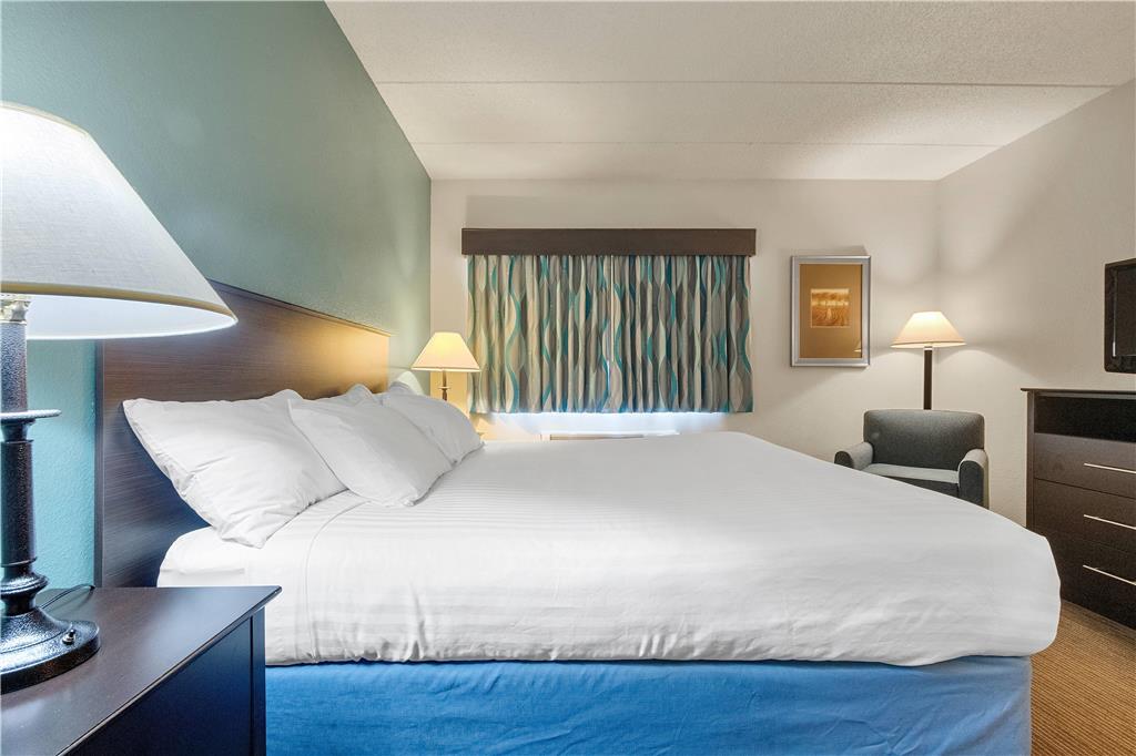 AmericInn by Wyndham Green Bay East - photo 28