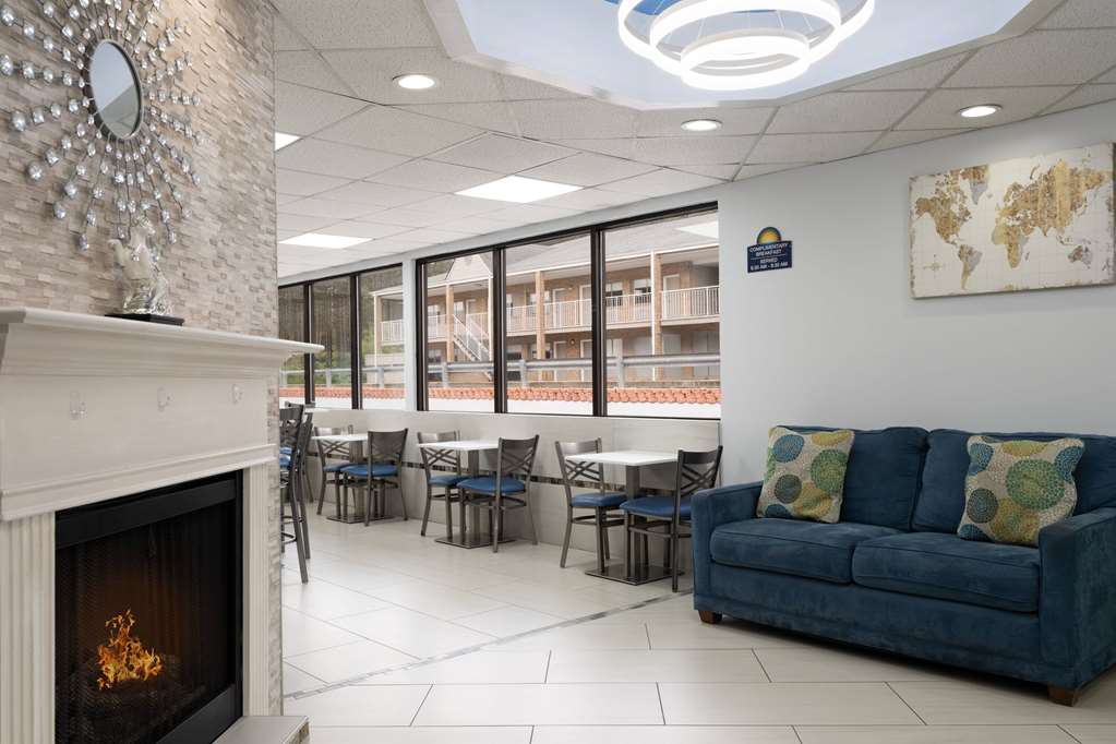 Days Inn by Wyndham Weldon Roanoke Rapids - photo 5