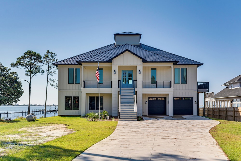 Private Beach Bay View: Luxury Navarre Escape in Navarre, United States