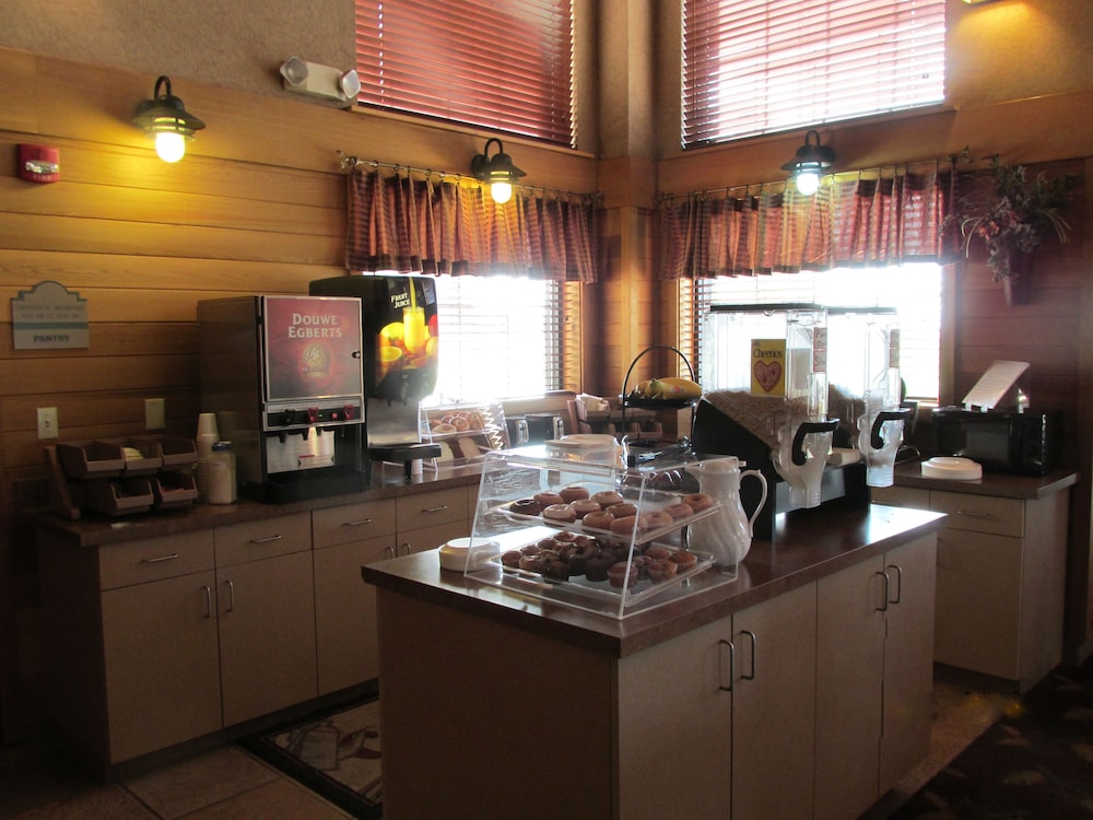 Kelly Inn & Suites Mitchell South Dakota - photo 25
