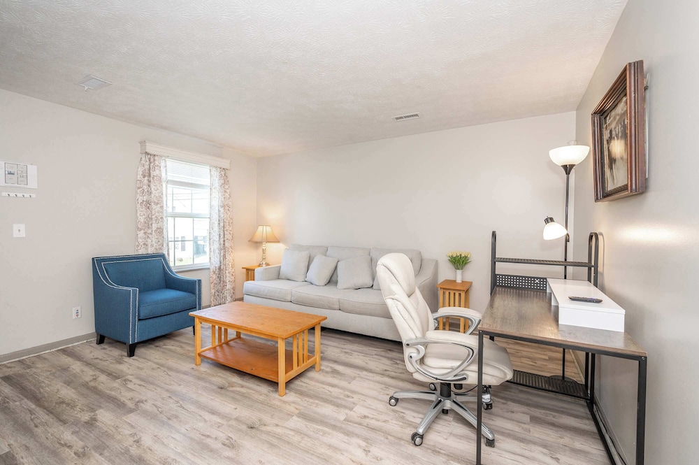 Arkstone Retreat 2 4 minutes from the Ark — 4-Star Luxury Hotel in Williamstown, United States