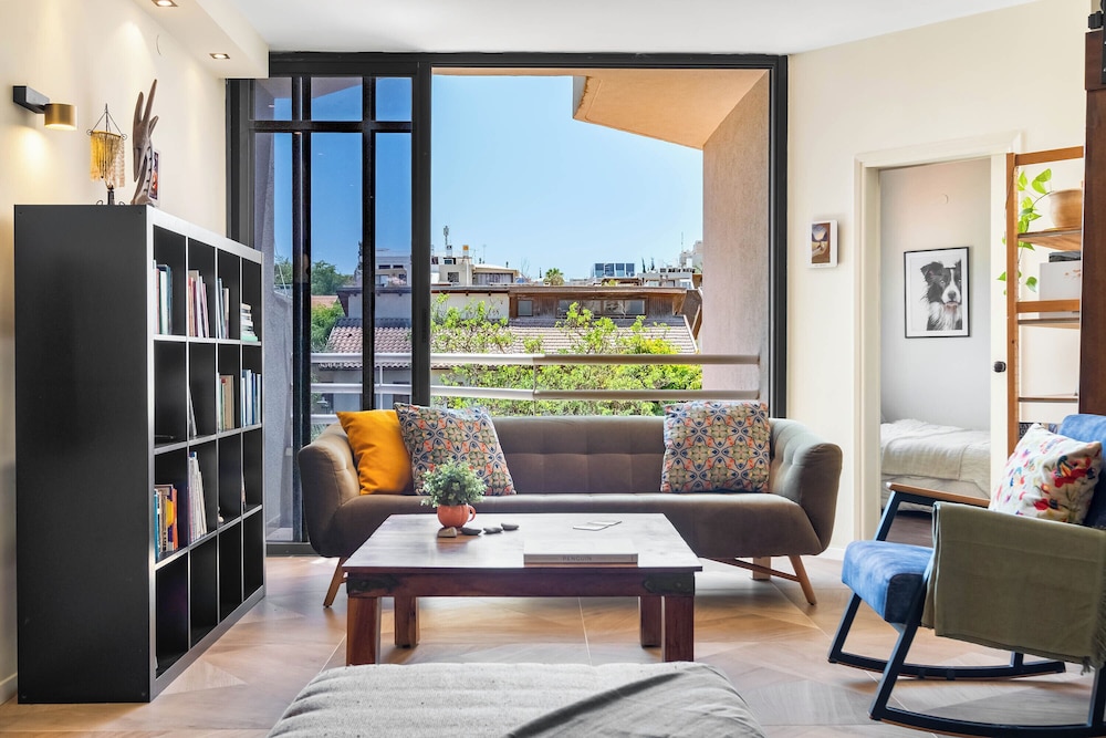 Hasharon Rooftop Oasis by Sea N' Rent — 4-Star Luxury Hotel in Ramat Hasharon, Israel