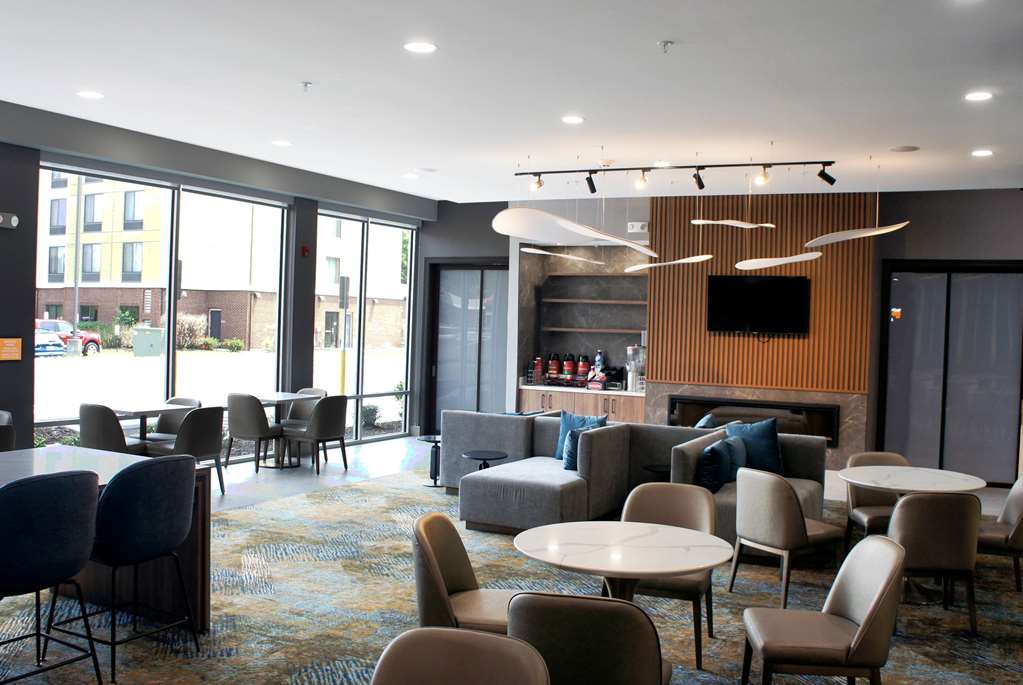 La Quinta Inn & Suites by Wyndham Manchester Arnold AFB - photo 7