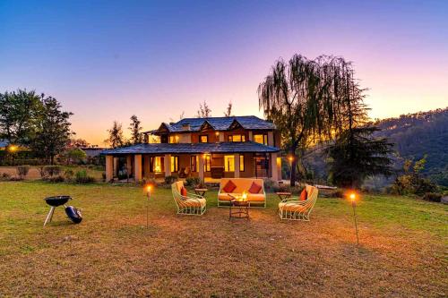 StayVista at Tea House Tea Garden Retreat — 4-Star Luxury Hotel in Dharamsala, India