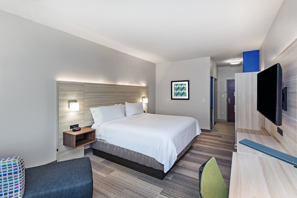 Holiday Inn Express Hotel & Suites Vidor South - photo 12