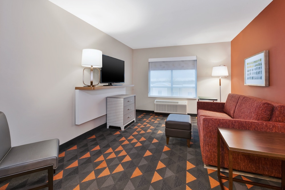 Holiday Inn & Suites Toledo Southwest Perrysburg by IHG - photo 18