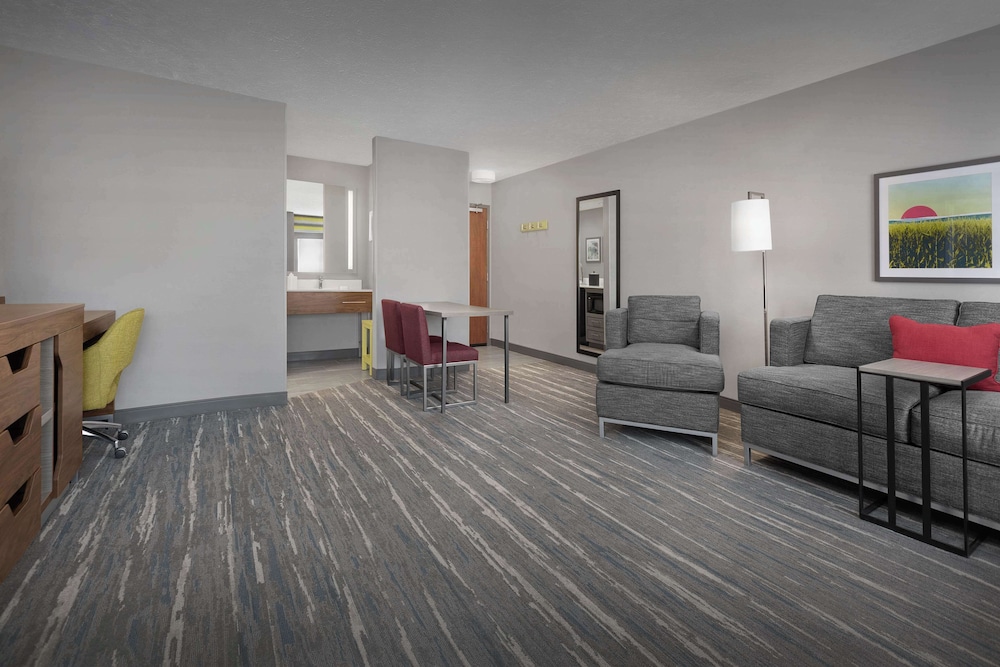 Hampton Inn Waterloo Cedar Valley - photo 30