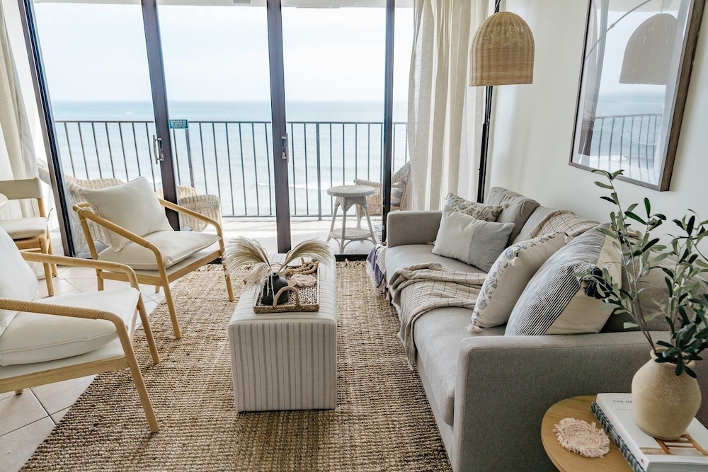 0912 White Linen Room By Atlantic Towers — Carolina Beach