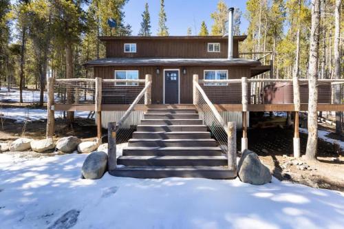 Mountain Cabin wHot Tub & Washer Dryer — 4-Star Luxury Hotel in Fairplay, United States