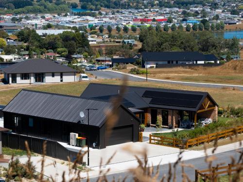 Piwakawaka Suite — 4-Star Luxury Hotel in Balclutha, New Zealand