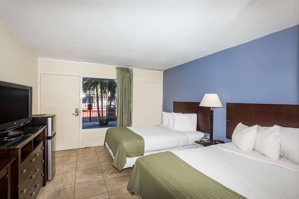 Days Inn by Wyndham St. Petersburg Tampa Bay Area - photo 8
